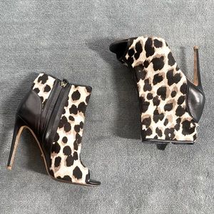 Jerome C. Rousseau Designer Heels! Peekaboo Beauties